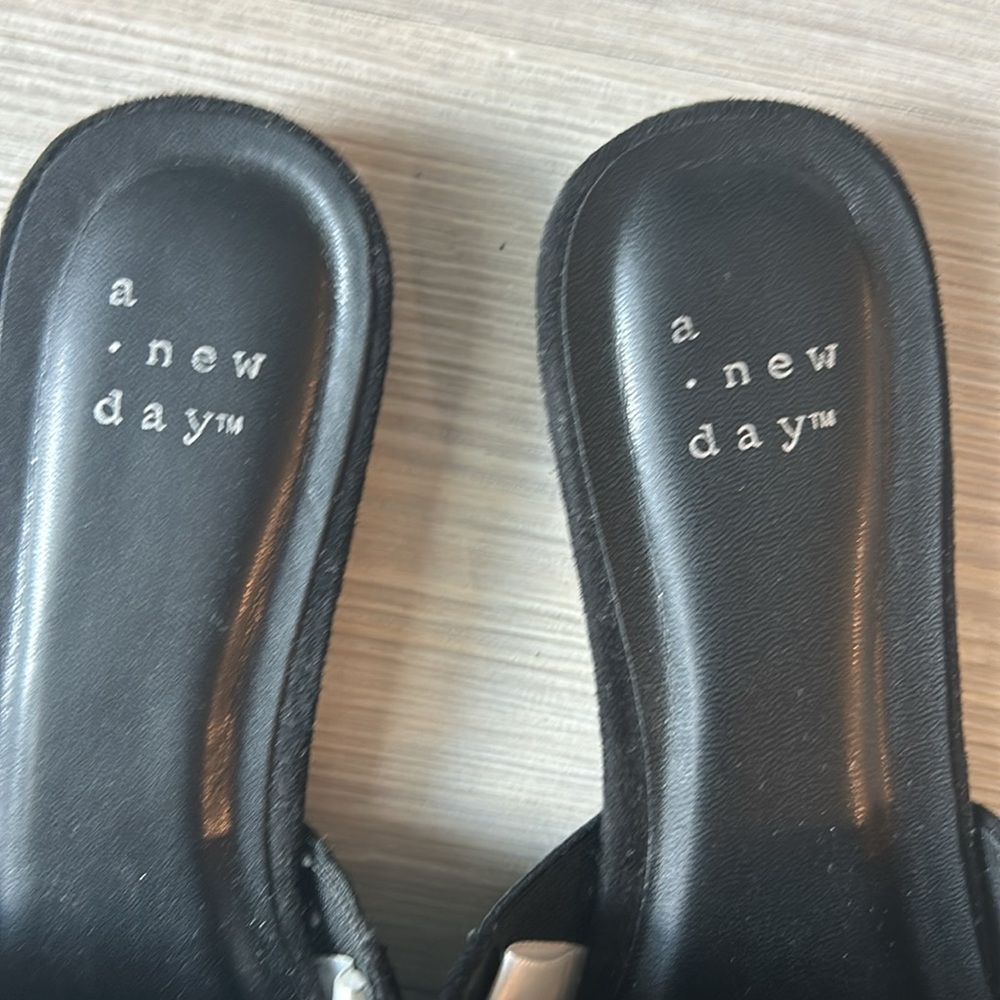Shoes - Picture 2 of 3